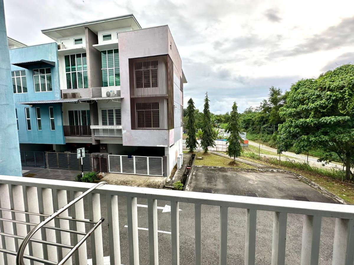 Springfield 3-Storey Cheerful Townhouse #Yoyo Homestay SDK Eksteriør billede