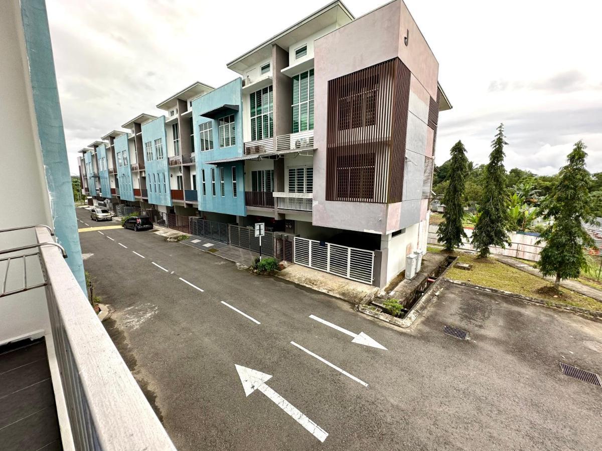 Springfield 3-Storey Cheerful Townhouse #Yoyo Homestay SDK Eksteriør billede
